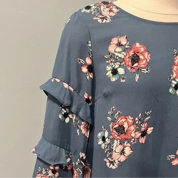 NWT Lush Ruffle Bell Sleeve Blouse in Dusty Blue Blush/Ivory Floral Size Small - Picture 3 of 7